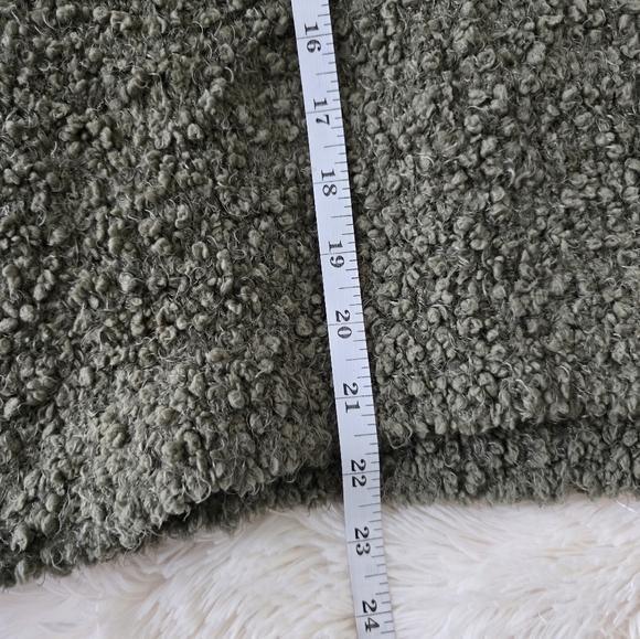 Moss Green Boucle Turtleneck Sweater size L - Picture 10 of 13